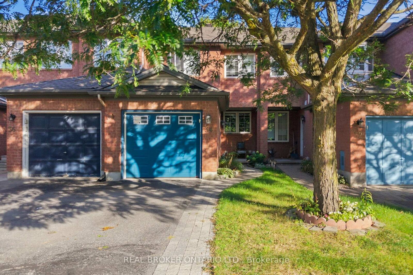 Property Photo:  34 Scout Street  ON K2C 4B9 