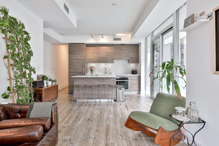 Property Photo: 200 Bloor Street W 405 ON M5S 0B1