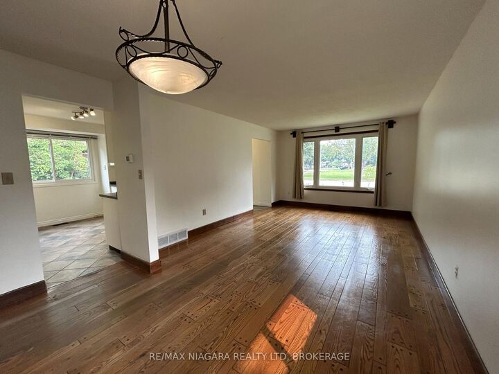 Property Photo:  26 Friars Court  ON L2N 6B5 
