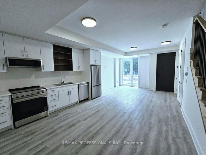 Property Photo:  230 Ellis Avenue  ON L2P 0H2 