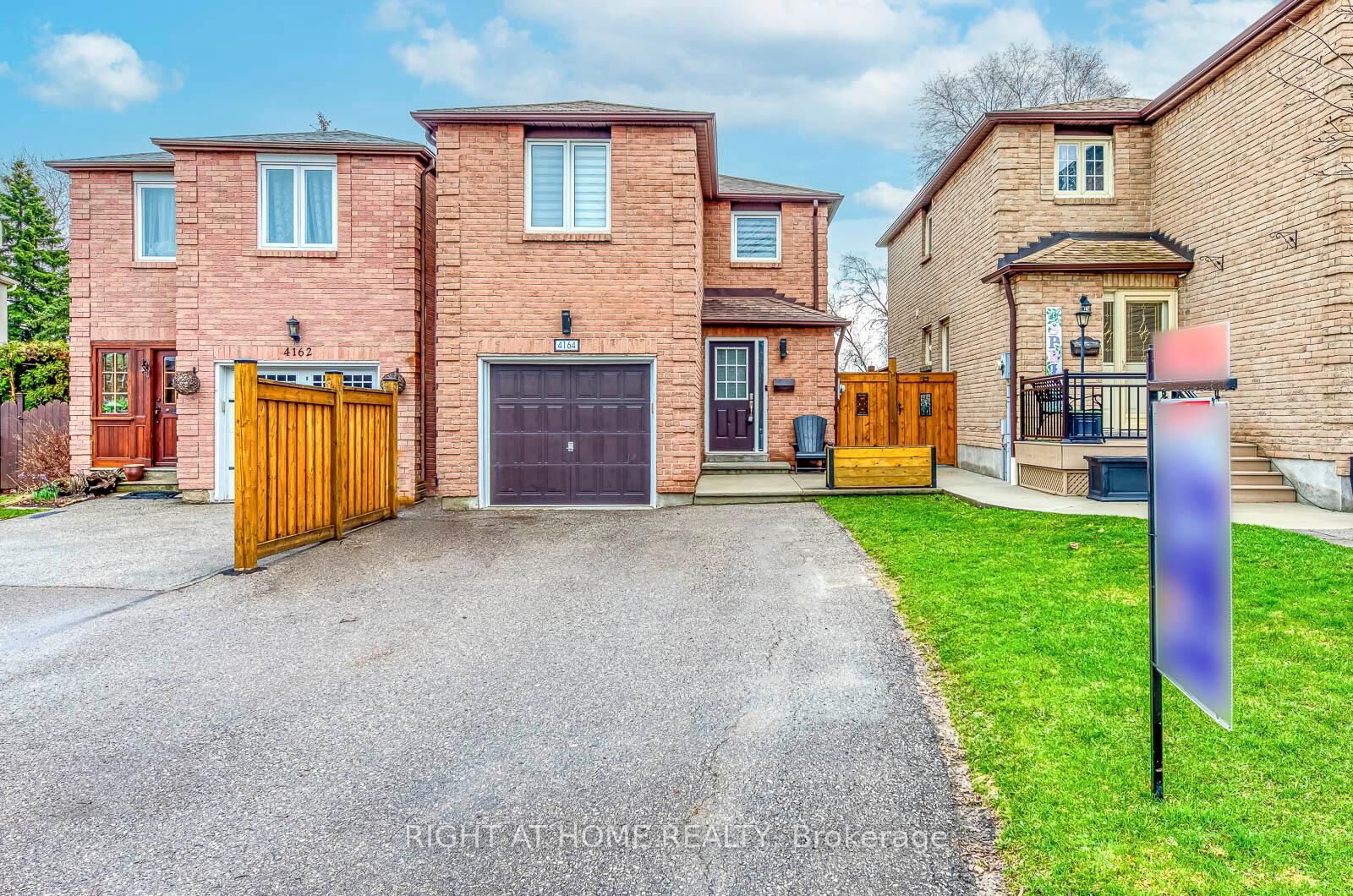 Property Photo:  4164 Forest Fire Crescent  ON L4W 3P5 