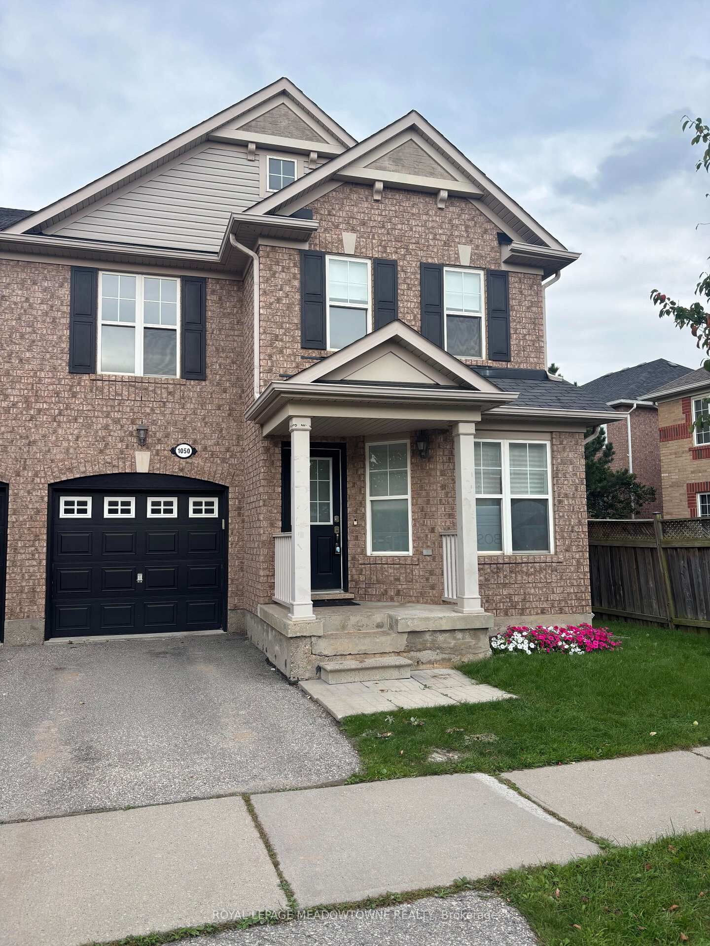 Property Photo:  1050 Wickson Way  ON L9T 6Y4 