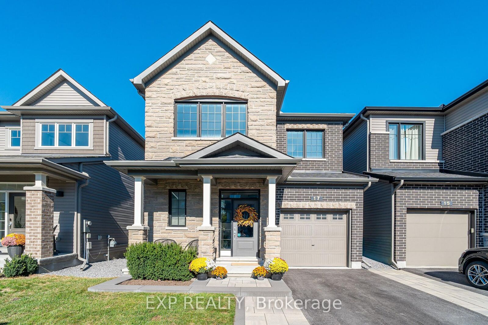 Property Photo: 17 Allan Moore Place ON K2S 2A9
