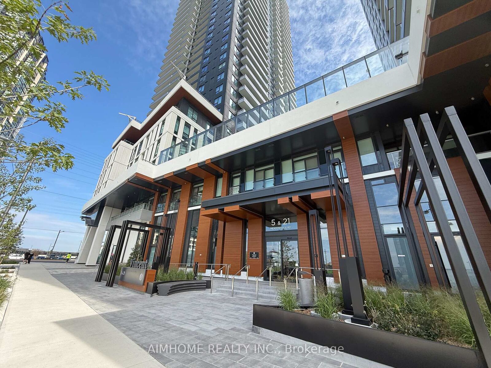 Property Photo:  5 Meadowdale Road 1106  ON L4K 0C7 
