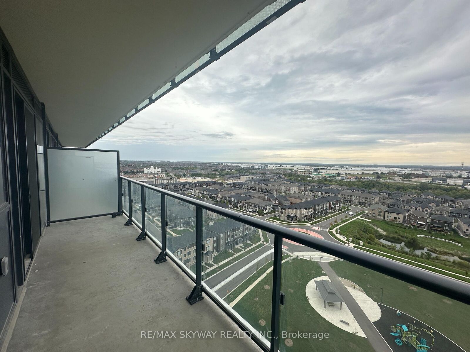 Property Photo:  15 Skyridge Drive 1311  ON L6P 4S3 
