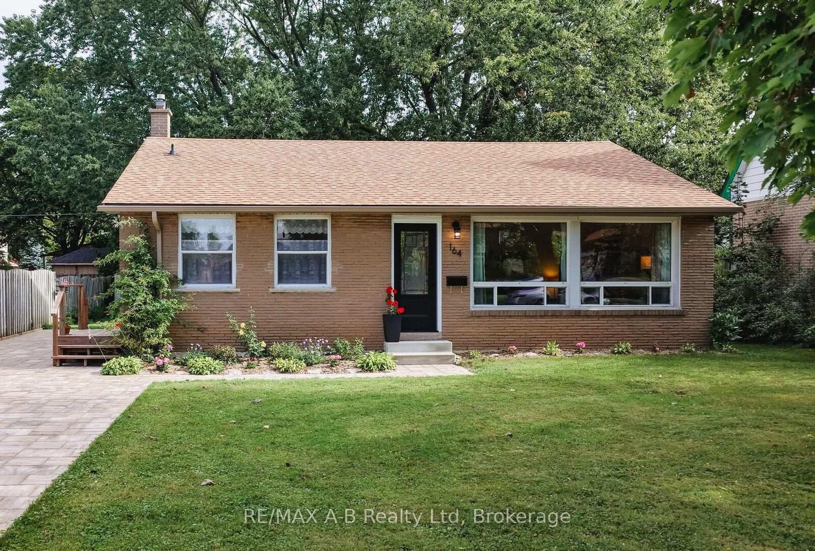 Property Photo:  164 Redford Crescent  ON N5A 1P2 