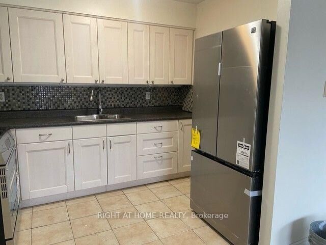 Property Photo:  3358 Lake Shore Boulevard W Unit B  ON L8M 1M9 