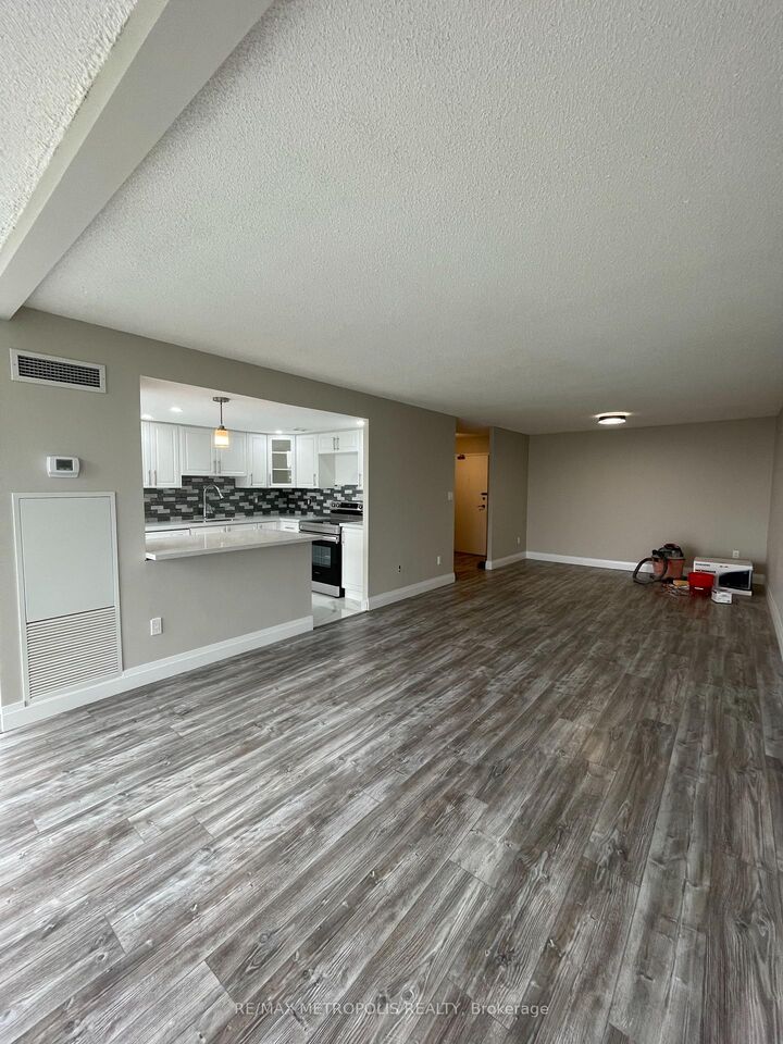 Property Photo:  350 Webb Drive 506  ON L5B 3W4 