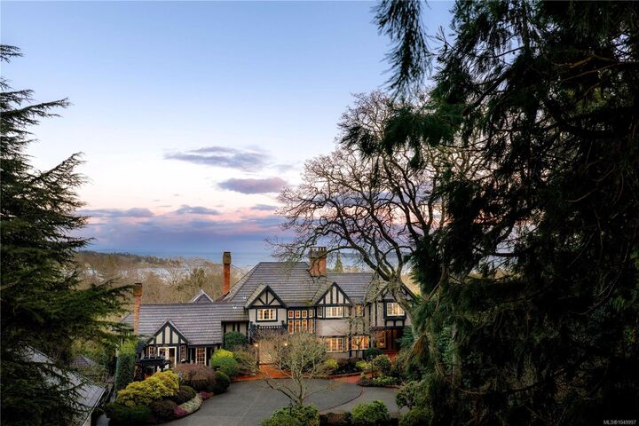 Property Photo: 3475 Upper Terrace Rd BC V8R 6E6