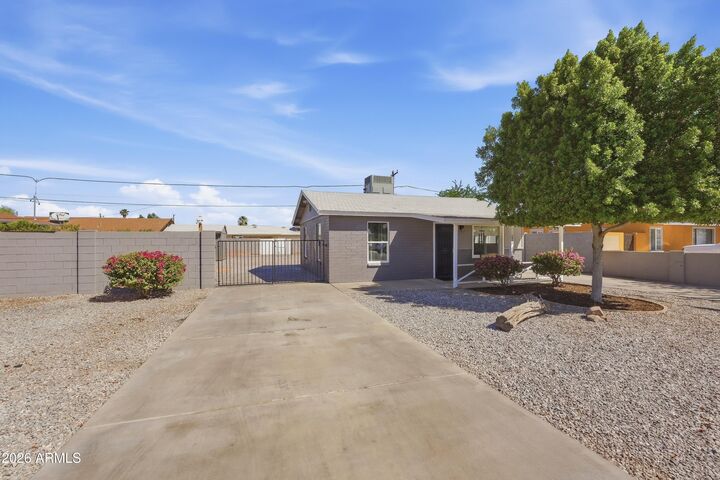 Property Photo:  5002 W Citrus Way  AZ 85301 