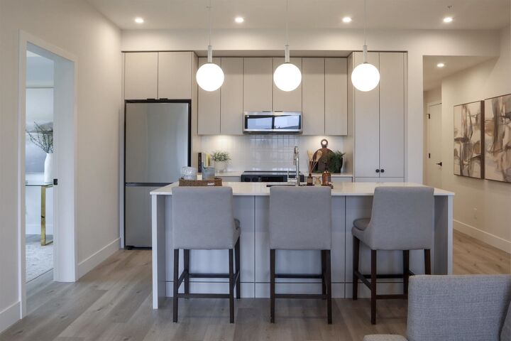 Property Photo:  45497 Campus Drive 310  BC V2R 6L8 