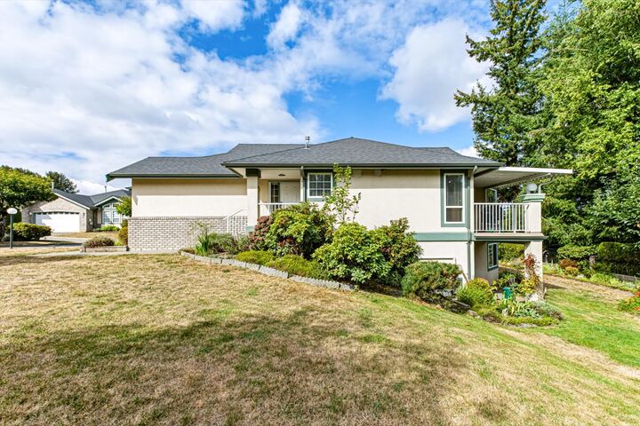 Property Photo: 32777 Chilcotin Drive 28 BC V2T 5W4