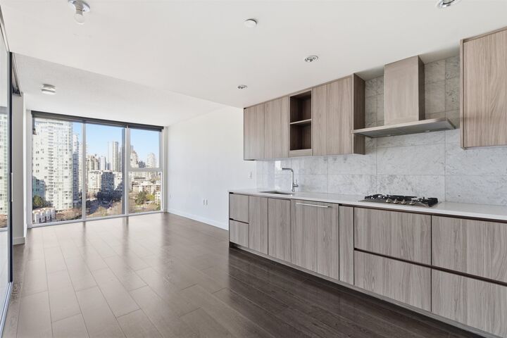 Property Photo:  87 Nelson Street 1587  BC V6Z 0E8 