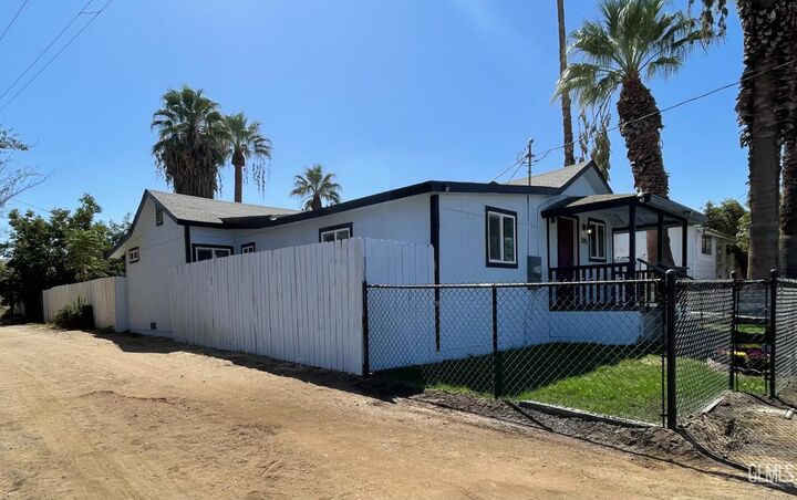 Property Photo:  705 Crystal Street  CA 93268 
