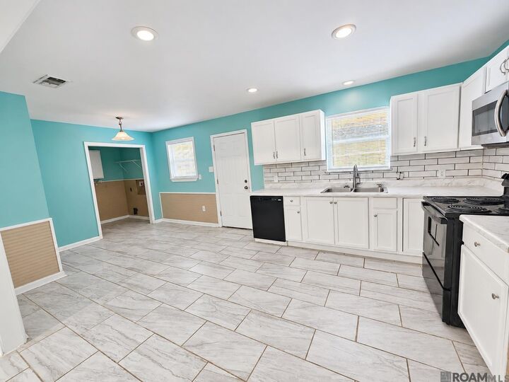 Property Photo: 2760 Lark St LA 70817
