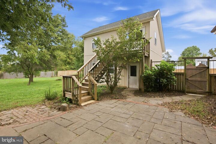 Property Photo:  27 E Broad Way  VA 20180 