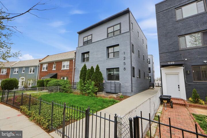 Property Photo:  1258 Holbrook Terrace NE 5  DC 20002 