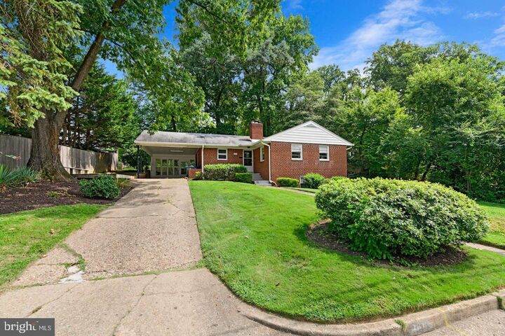 Property Photo:  3613 N Kensington Street  VA 22207 