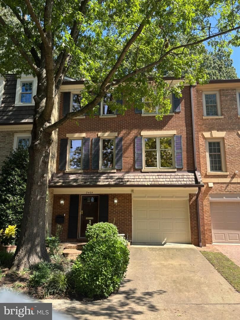 Property Photo: 2405 S Queen Street VA 22202