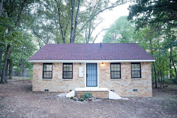 Property Photo:  7 Bay Street  AR 72204 