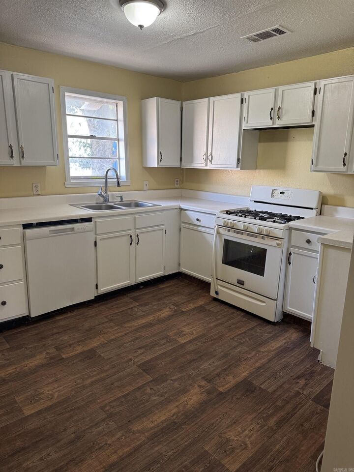 Property Photo:  131 S Walnut Street  MO 63877 
