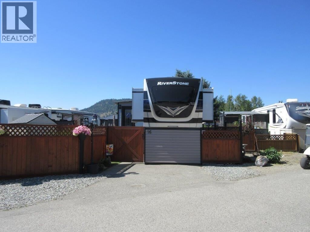 Property Photo:  415 Commonwealth Road 16  BC V4V 1P4 
