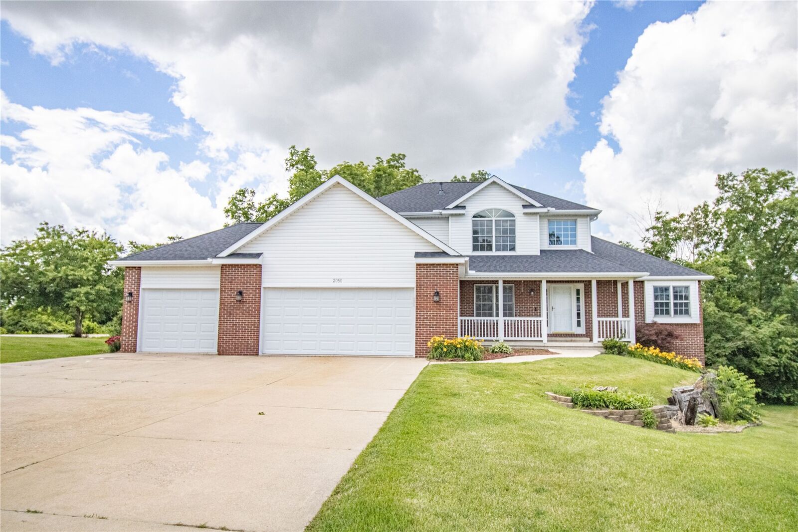 Property Photo:  2050 Sky View Drive  IA 52302 