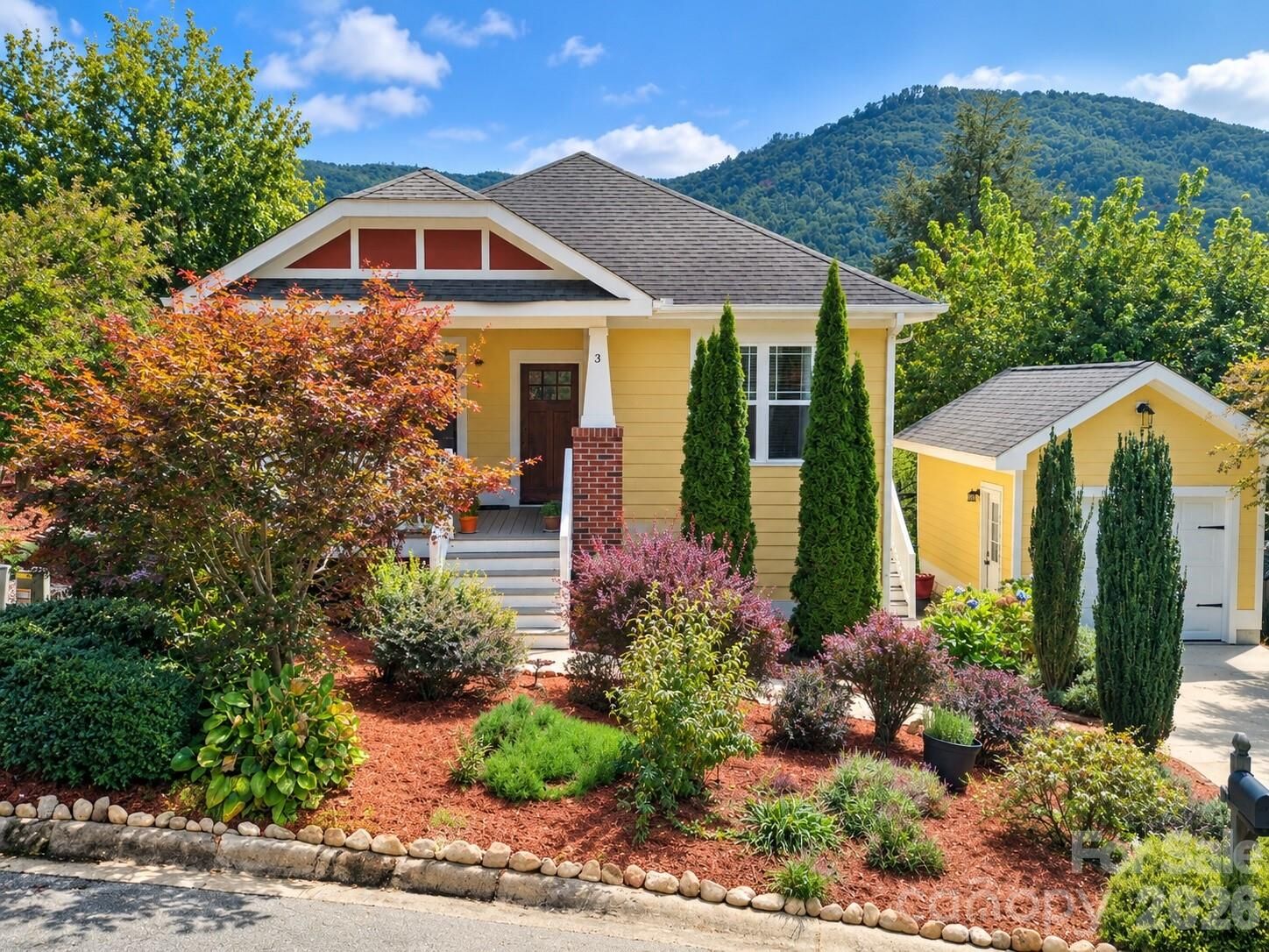 Property Photo:  3 Byrdcliffe Lane  NC 28805 