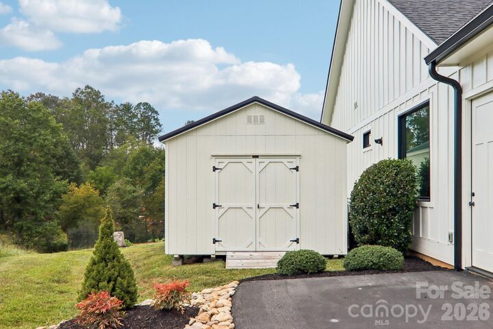 Property Photo:  107 New Pinner Place  NC 28704 