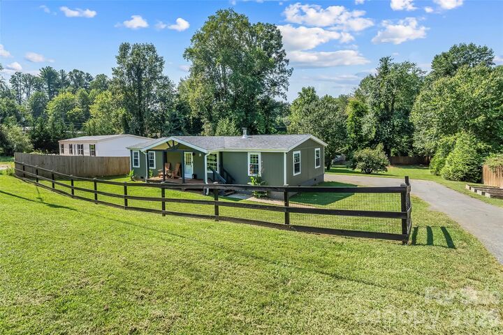 Property Photo:  2495 Piney Road  NC 28655 