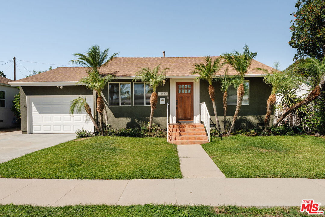 Property Photo:  17623 Bromley St  CA 91316 