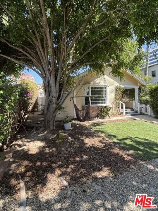 Property Photo:  1223 14th St  CA 90404 