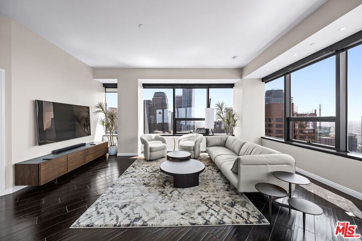 Property Photo: 1100 Wilshire Blvd, Unit 3208 CA 90017
