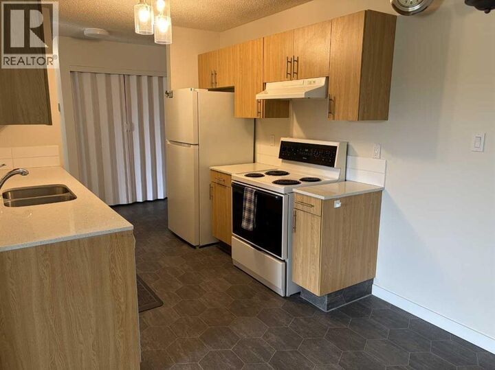 Property Photo:  85 Foxbend Crescent North  AB T1H 5T4 