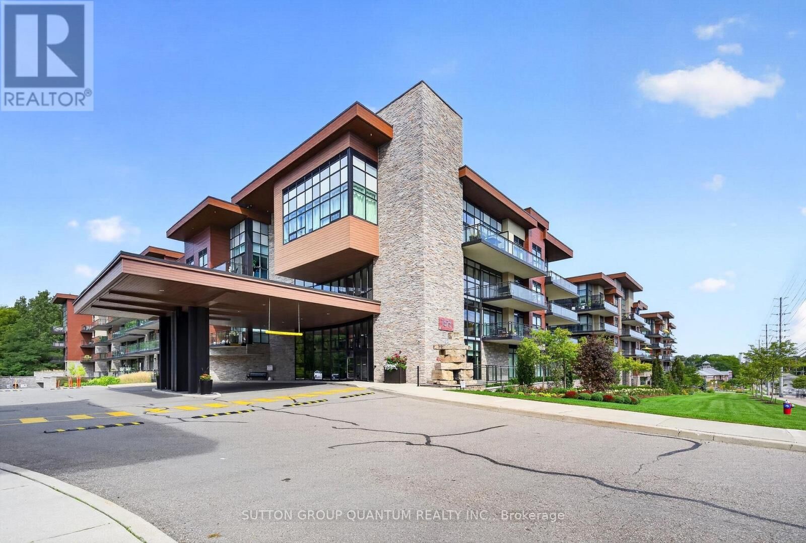 Property Photo: 1575 Lakeshore Road 163 ON L5J 0B1