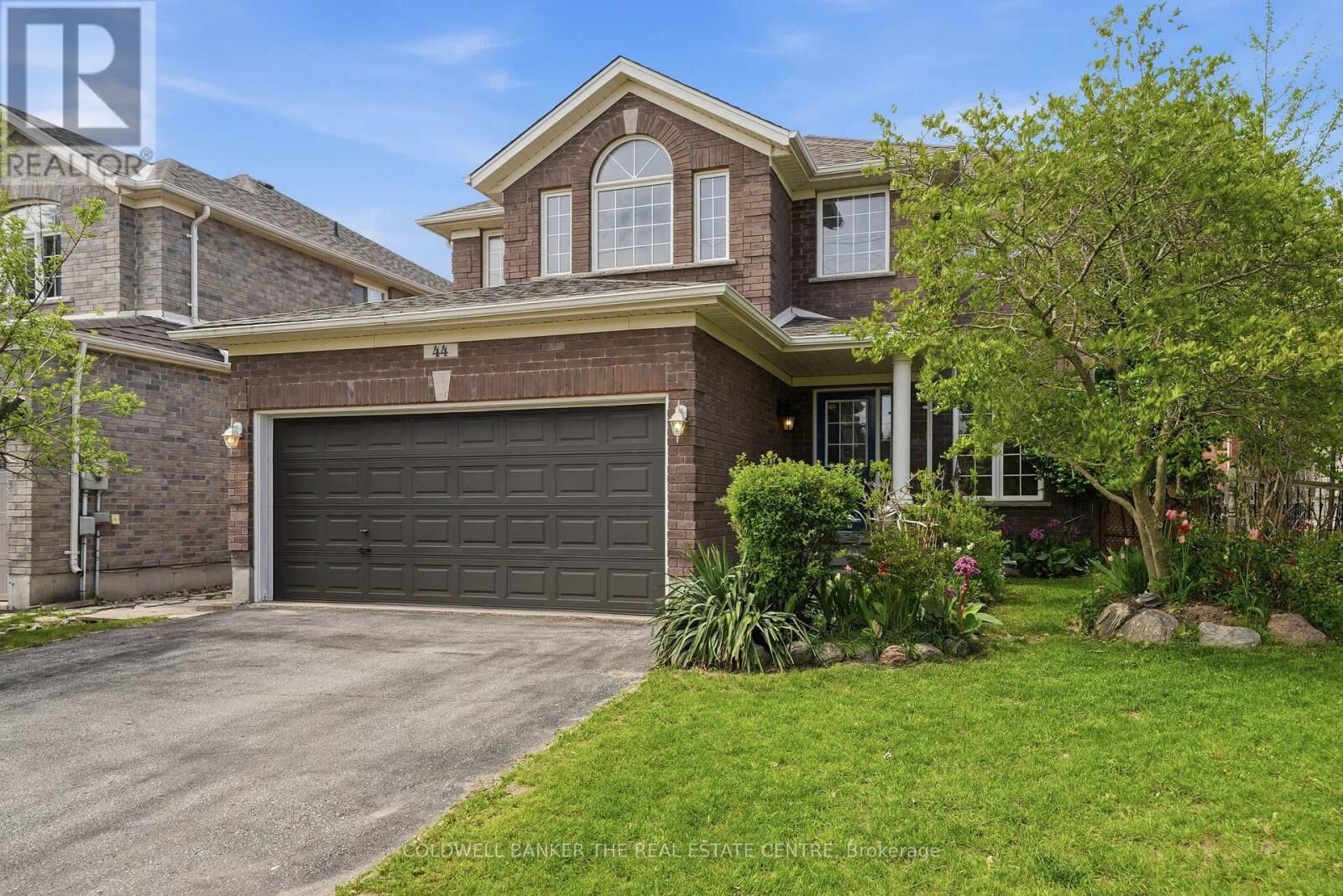 Property Photo: 44 Prince William Way ON L4N 0Y9