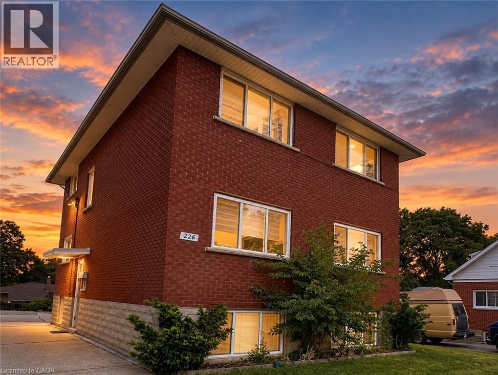 Property Photo:  226 Heiman Street 1  ON N2M 3M3 