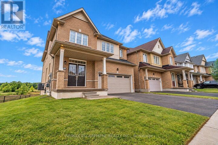 Property Photo:  92 Longboat Run West  ON N3T 0P9 