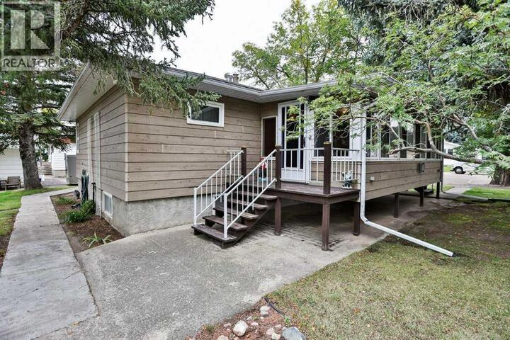 Property Photo:  132 5 Avenue Northeast  AB T0K 1M0 