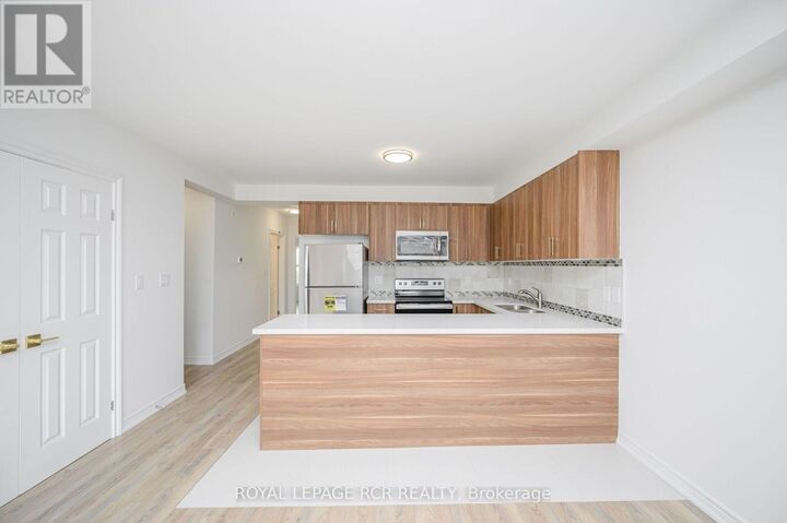 Property Photo:  15 Brenda Boulevard 305  ON L9W 3Y5 
