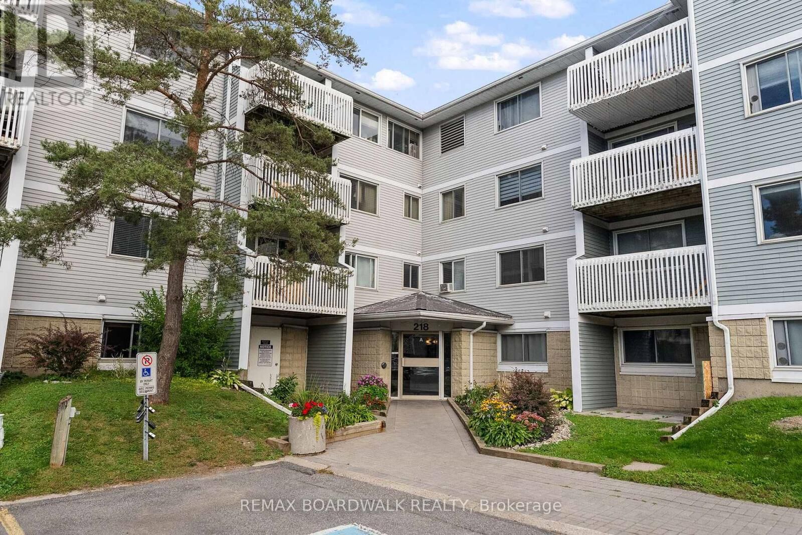 Property Photo:  218 Viewmount Drive 308  ON K2E 7X5 