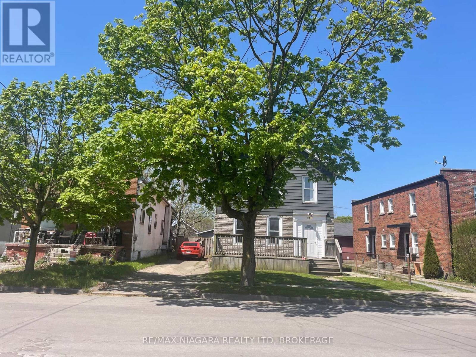 Property Photo:  215 McAlpine Avenue South Upper  ON L3B 1T8 