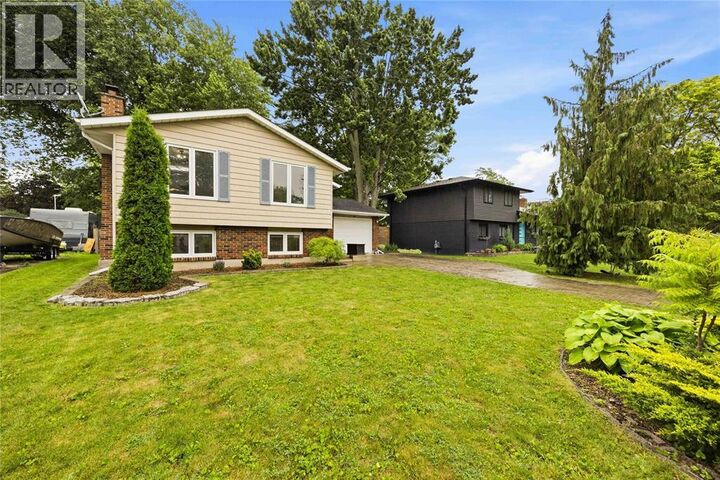 Property Photo: 1308 Springbank Drive ON N7S 5H4