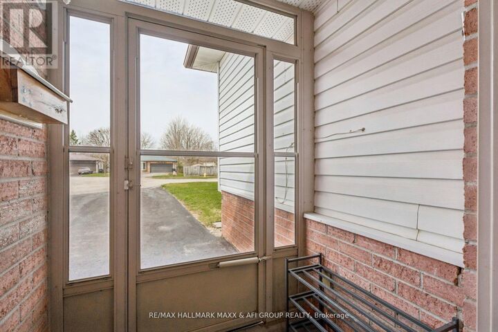 Property Photo:  11 Charlotte Court  ON L4N 6B2 