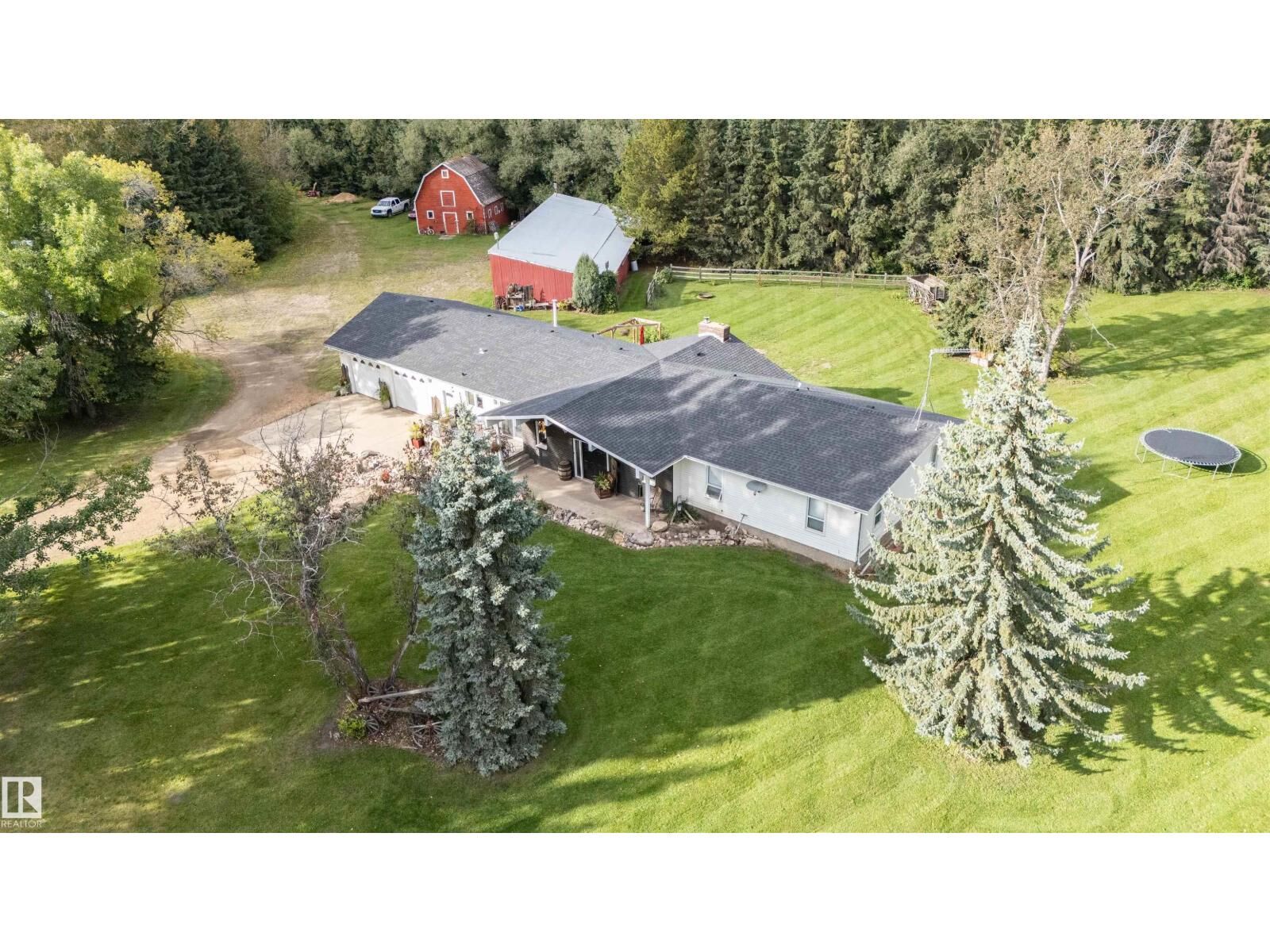Property Photo: 26312 Twp 604 AB T7P 2P7