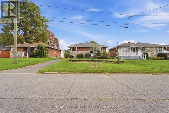 Property Photo:  1303 Lascelle Avenue  ON K6H 3K9 