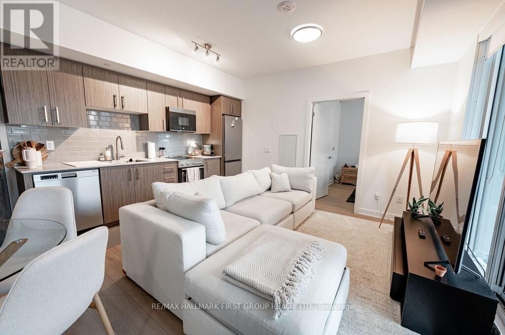 Property Photo:  25 Wellington Street 610  ON N2G 0G5 
