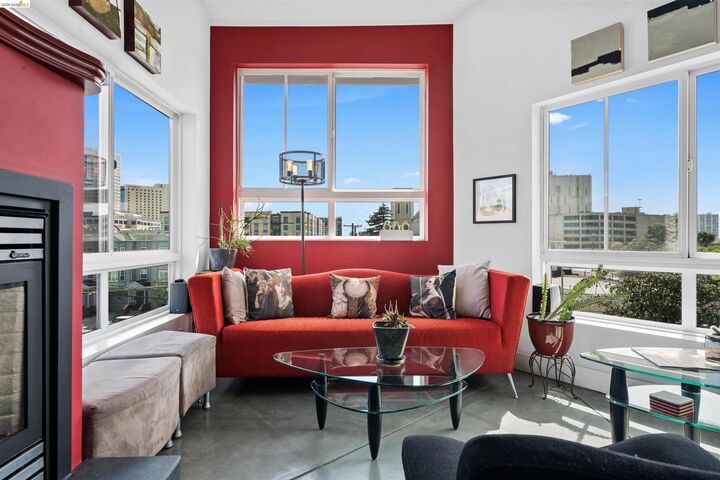 Property Photo: 675 8th St 16 CA 94607