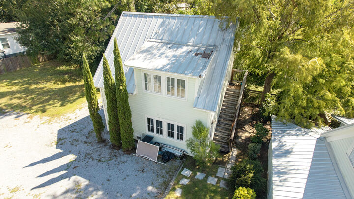 Property Photo: 1828 N Co Hwy 393 FL 32459