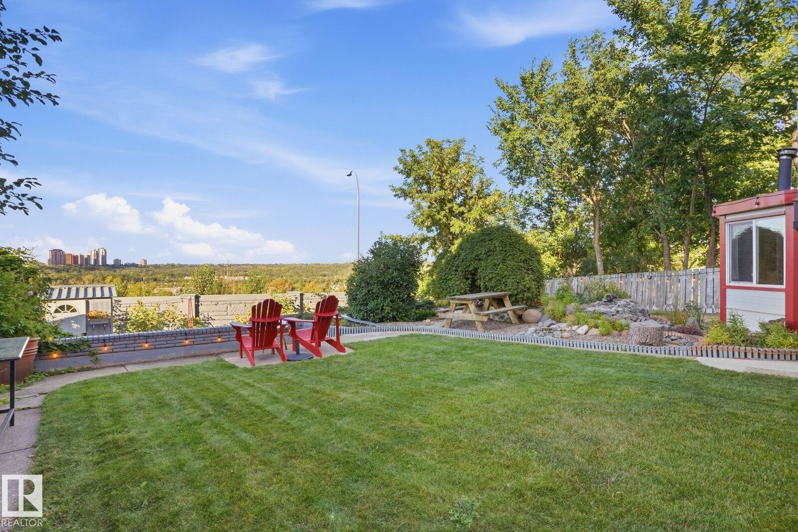 Property Photo:  9520 95 Avenue NW  AB T6C 2A4 